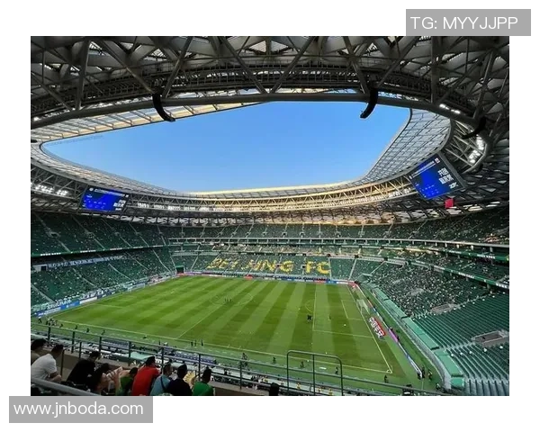 艺术足球巨星的传奇风采与绿茵场上优雅技艺展现