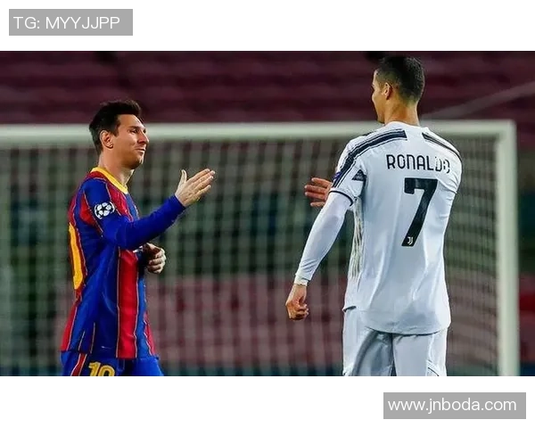 《球场风云与足坛巨星的传奇之歌：从梅西到C罗的足球梦》