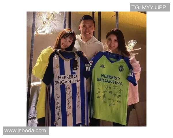 李小璐与国足球星之间的故事引发热议网友关注两人关系走向